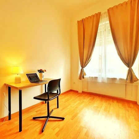 Central Spacious Flat Budapest Bagian luar foto