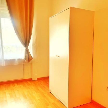 Central Spacious Flat Budapest Bagian luar foto