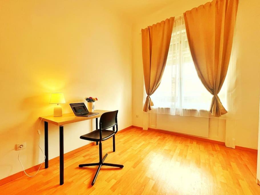 Central Spacious Flat Budapest Bagian luar foto