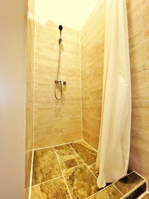 Central Spacious Flat Budapest Bagian luar foto