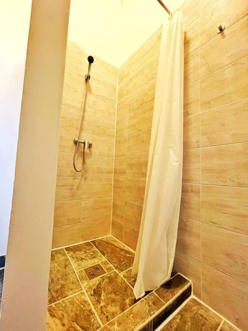 Central Spacious Flat Budapest Bagian luar foto