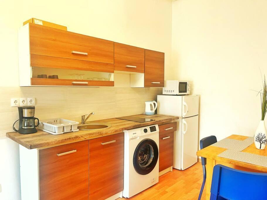 Central Spacious Flat Budapest Bagian luar foto