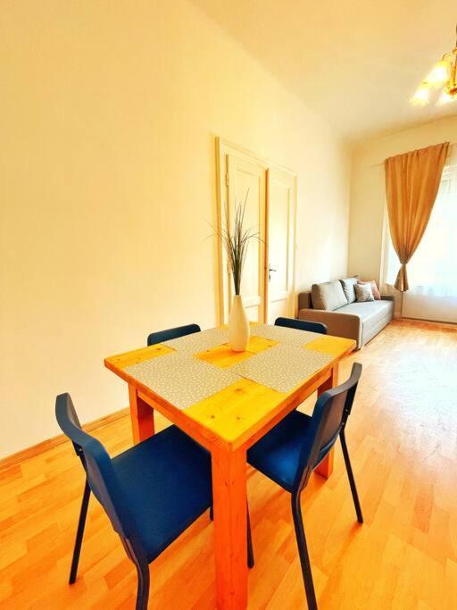 Central Spacious Flat Budapest Bagian luar foto